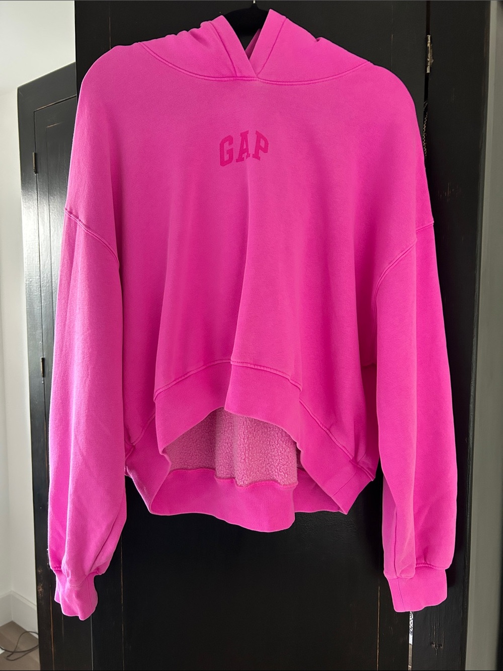 GAP VintageSoft Crop Logo Hoodie | Hot Pink